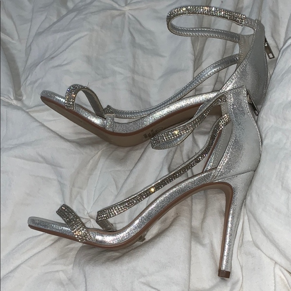 heels - Picture 2 of 3